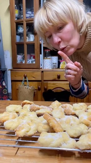 Latvian cottage cheese biscuits - the baked treat you’ve never heard of! Ingredients: 250g of flour (more if sticky) 1 egg 150gm soft butter 300gm dry cottage cheese 1 tsp baking powder Pinch of salt Sugar for coating #latvia #latvija #recepte | Baltic Homesteaders