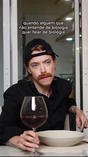 MARI KRÜGER on Instagram: "A coitada da biologia… sempre citada em alguma afirmação que não tem NADA de biologia. Se você tem interesse em estudar programação, design, IA, dados… corre pro site da Alura pra conferir as mais de 22 carreiras completas da maior escola de tecnologia do país. CUPOM: MARIKRUGER publicidade"