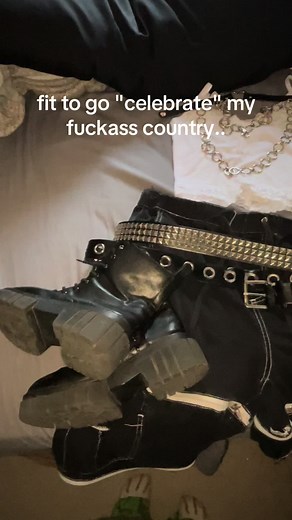 please ignore the fuzz blowing around my room my fan was blowing DIRECTLY at me while filming this sob gonna post fit check before i roll out 🤑🤑 #fitcheck #outfit #alt #alternative #alttiktok #altfashion #fashion #fourthofjuly #cool #slay #slayqueen #gayboy #coolclothes