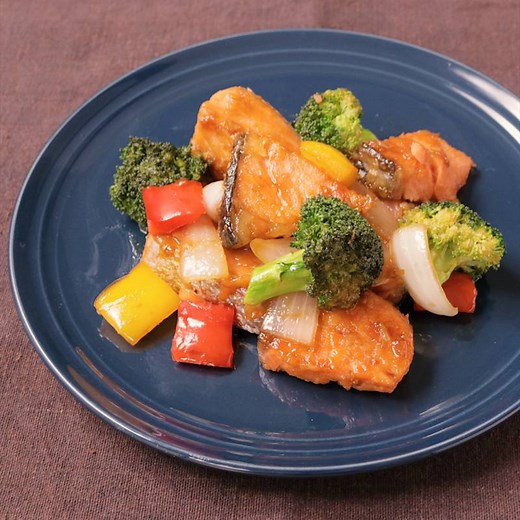 鮭と野菜のオイスター炒め 作り方・レシピ | クラシル