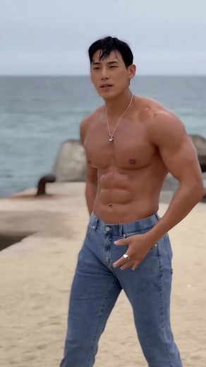 Asian Muscle Man 👍 #musclehunk #asia #asiamuscle #muscle #muscleman #trainhard #gymaddict #workoutmotivation #physique #abs #sixpack #aesthetic #korean #model