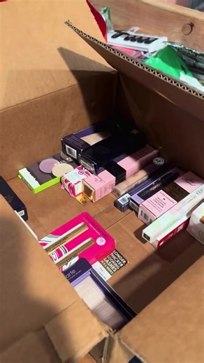 💄 PREMIUM MAKEUP PALLETS FOR SALE – HIGH PROFIT OPPORTUNITY 💄 Boost your business with our top-quality makeup pallets, perfect for resellers, boutiques, and online stores. All items are brand-new, original, and in high demand — ideal for quick turnover and great profit margins. We offer two powerful categories: 🔹 Category A – 200Items 💵 Price: $350 per pallet Great mix of face, eye, lip, and beauty essentials. 🔹 Category B – 1000 Items 💵 Price: $800 per pallet Massive inventory with premiu