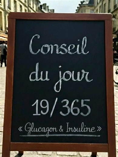 Vidéo précédente @RS2C Conseil du jour 19 / 365✅ Brûler la graisse abdominale ne se résume pas à faire plus d’abdos. Les abdos renforcent les muscles, mais ils ne contrôlent pas directement la perte de gras. Le vrai levier se situe au niveau du fonctionnement hormonal, en particulier l’équilibre entre l’insuline et le glucagon. Comprendre ce mécanisme permet d’agir intelligemment, au lieu de s’épuiser inutilement. L’insuline est l’hormone qui gère ce que tu manges. Après un repas, elle augmente 