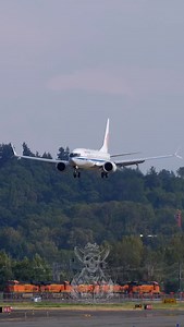 Air China 737 MAX 8 landing on runway 32L Air China Boeing 737 MAX 8 B-20DH KBFI - KMWH - KBFI 8/25/25 | DFWspotter
