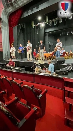 Belehallgattunk, így szól a Trombitás Frédi a Jókai színház nagyszínpadán #TrombitásFrédi #shorts