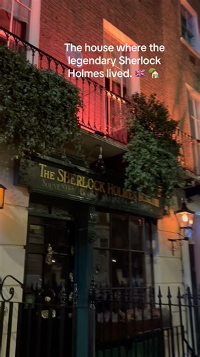 Sherlock Holmes's house where he lived in London #uk #london #sherlockholmes #travelvlog #england