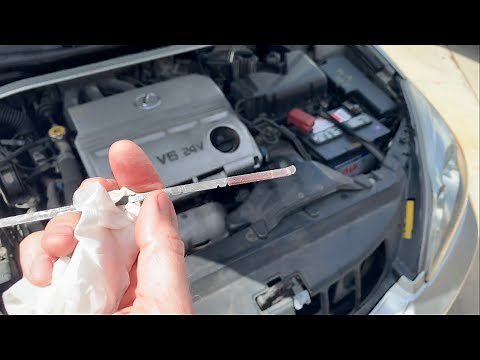 How to check the transmission fluid level on a Lexus ES300 car.￼