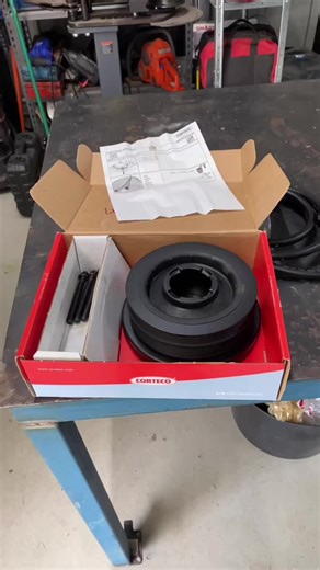Fitting a new harmonic balancer on the M57 BMW conversion into my 105 Toyota Land Cruiser. These balancers tend to fail over time splitting the rubber and letting go like mine had done. New one fitted we are one step closer to start up. If you'd like to see the latest video in more detail check out the link in bio to the full build series. FOLLOW FOR MORE #m57 #bmw #engineswap