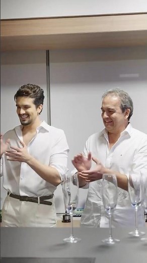 Gratitude defines it! We renewed our contract with @sonymusicbrasil and may God bless us even more 😍