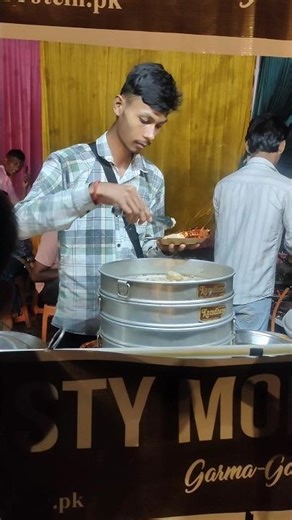 "Momos + Comedy = Neeraj Ki Dukan 😂🥟"#shorts