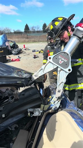 Electric Vehicle Extrication #tesla #fire #firefighter #news #new