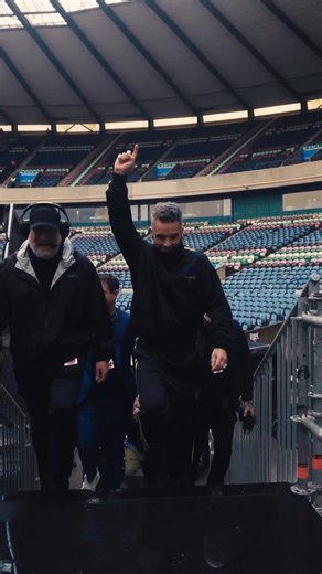 Check out what to expect on Robbie's Britpop Tour in the UK, Ireland and Europe 🕺💃 BRITPOP TOUR | NIGHT 1 | EDINBURGH, SCOTLAND | 31st May 2025 Credit: @robbiewilliams #RobbieWilliams #britpoptour2025 #britpoptour #britpop #kickoff #Edinburgh #Scotland #newsingle #newalbum | Robbie Williams • The Unforgettable Concert