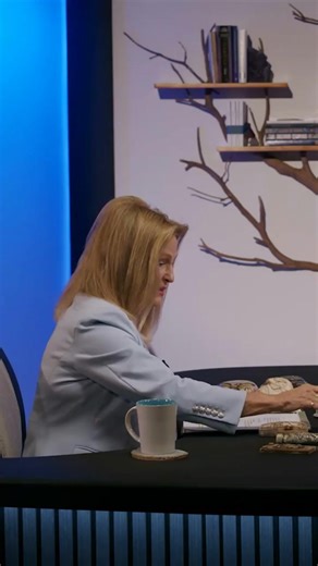 Watch the full episode, for free, here: https://cs-link.gaia.com/ETrelics1 🤯 Ancient artifact or proof of a #HybridRace? This carving seems to depict the birth of a hybrid of human and extraterrestrial genetics, with a Mayan masculine figure and a feminine ET face merging in the center. Could this relic reveal the true origins of humanity's genetic makeup? Watch as the theory is unveiled! #AncientAliens #ExtraterrestrialLife #HybridRace #ForbiddenHistory #AncientTech Series: Open Minds Episode: