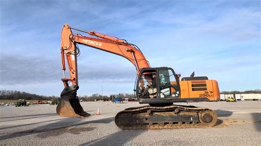 Check out this 2013 HITACHI ZX290LC-5B HYD EXCAVATOR now on the yard and ready for our Dec 13th LIVE Auction! 🔗 Full auction info & new arrivals: ritchason.com/auctions/detail/bw150574 #Volvo #CraneTruck #HeavyEquipment #NewArrival #AuctionLife #RitchasonAuctioneers #SellYourEquipment #ConsignByDec5 #Dec13Auction #ConstructionGear #FleetSale #EquipmentAuction #TNBusiness #BidLive | Ritchason Auctioneers