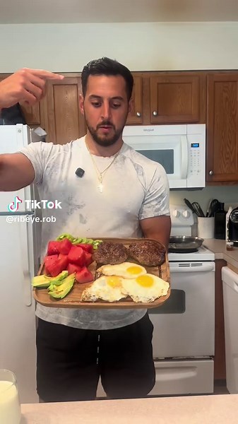 This is an insane spread!! With some of the most nutrient dense food on the planet 💪🏽🤙🦍 #animalbased #disciplineovereverything #cleaneats #staylockedin