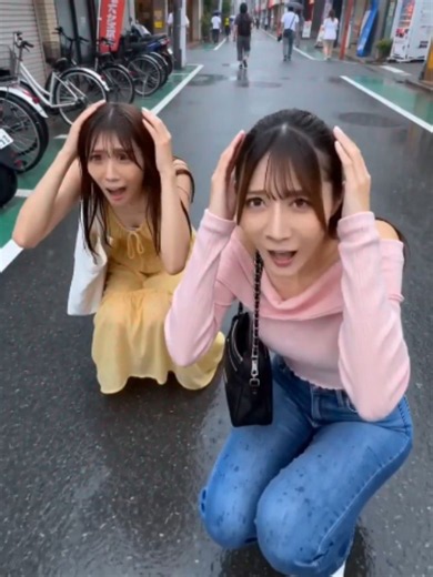 え、これ傘なの!?😳可愛すぎるカプセルサイズ💊淡色コーデにもぴったりなホワイト☁️超軽量で機能性もバツグン💖 #折りたたみ傘 #日傘 #晴雨兼用 #ミニバッグの中身 #淡色女子 #便利グッズ #TikTokShopJapan #おすすめにのりたい #バズりアイテム