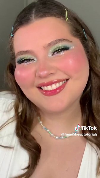 Fairy makeup #cmafestshm #beautyhacks #makeuplook #simplelookchallenge #fairymakeup #lightmakeup #lightmakeup #makeuplook #greeneyeshadow 🎥 karla.fda