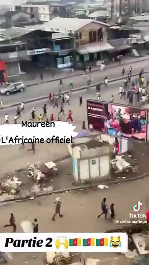 Bonaberie en ce moment tout le monde même le nye souffre .Petit à petit, l'armée commence à comprendre que le peuple a soif de changement. En ce moment, à Bonabéri, les résistants sont dans la rue. Débordée par la situation, la police ne peut rien faire. C'est la force du nombre, ça va changer. Ce changement, nous allons l'avoir. ✊🇨🇲 | Maureen L'Africaine Officiel