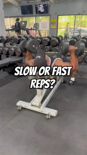 Studies show that rep speed (0.5–8s) doesn’t really change muscle growth if you train hard with progressive overload. Slow eccentrics (3–5s) may help a bit, but the difference is small. Still, in my opinion, that small edge matters a lot if you’re a competitor. 💪 Sources: Schoenfeld et al., 2015 & 2021; Pereira et al., 2024; Damas et al., 2025; Grgic & Schoenfeld, 2025. | Rye Fitness