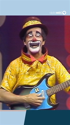 Rádio MEC on Instagram: "Dia do Palhaço | A cada 10 de dezembro, o Brasil celebra essa figura que vive de levar alegria para o público. Um dos principais nomes da palhaçaria brasileira foi Carequinha, o primeiro palhaço a ter um programa de TV no país. Hoje tem palhaçada? Tem sim, senhor! 🤡🎉 ‌ 🎶 Alma de Palhaço | Carequinha e Fred ‌ 📹 Acervo EBC/TVE | Programa “Os Mágicos” (1978)"