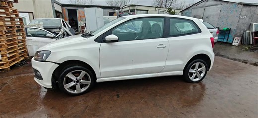 VOLKSWAGEN POLO R-LINE STYLE AC MK5 (6R) PETROL (1198CC) (2013) MANUAL BREAKING ALL PARTS AVAILABLE Make VOLKSWAGEN Model POLO Trim R-LINE STYLE AC Model/Series MK5 (6R) Body 3 DOOR HATCHBACK Seats 5 Fuel PETROL Colour WHITE Gearbox 5 SPEED MANUAL Engine Size 1198CC Engine Code CGPB Euro Status E5 Engine Manu. VOLKSWAGEN CARS BHP 59.2 No. of Cyl. 3 Valves Per Cyl 4 Valve Gear DOHC Drive Type FRONT 4X2 Hand Drive Kerb Weight Min. 1067 kg VIN WVWZZZ6RZEY044991 Manu. Date 05/08/2013 Intro. Date 01/