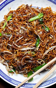 669K views · 8.8K reactions | Actor, comedian, and home cook Jimmy O. Yang demonstrates how to make one of his favorite dishes: Cantonese soy sauce pan-fried noodles. Check out this quick 20-minute recipe here: https://www.vice.com/en/article/y3dgxm/cantonese-soy-sauce-pan-fried-noodles-recipe | Munchies | Facebook