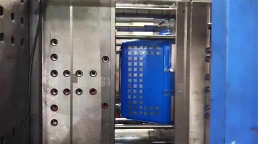 Making frames#plastic #machine #injectionmolding #injectionmold #injectionmoldingmachine