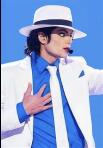 Smooth Criminal Live “Invincible Release Show” (2001) #michaeljackson #fanmade #2001 #smoothcriminal This is one of the bonus tracks from my project “INVINCIBLE RELEASE SHOW”. Check out the full video on the channel!