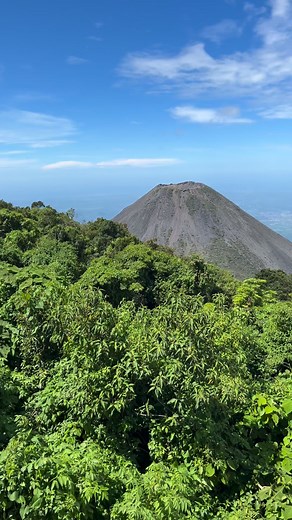 The Izalco Volcano is one of El Salvador’s most iconic natural landmarks and a symbol of the country’s volcanic landscape. Located within Cerro Verde National Park, Izalco sits between the Santa Ana and Cerro Verde volcanoes. It first erupted in 1770, emerging from the flank of the older Ilamatepec (Santa Ana) Volcano. For nearly two centuries, Izalco erupted so frequently that sailors navigating the Pacific coast nicknamed it “The Lighthouse of the Pacific.” At night, its glowing lava could be