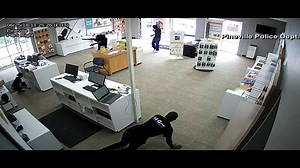 Caught on camera: cell phone store robbery