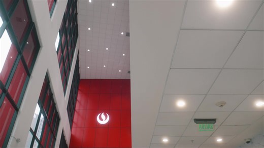 ✨ ¡La Competencia Internacional de Arbitraje 2025 fue todo un éxito!👩‍⚖️ Más de 50 universidades de todo el mundo participaron en audiencias simuladas ante tribunales arbitrales, brindando a los estudiantes la oportunidad de fortalecer habilidades esenciales como análisis jurídico, argumentación escrita, oratoria y práctica procesal. Además, por cuarta vez, UPC se coronó campeona consolidándose como la única universidad en alcanzar este hito. 👏 | UPC - Universidad Peruana de Ciencias Aplicadas