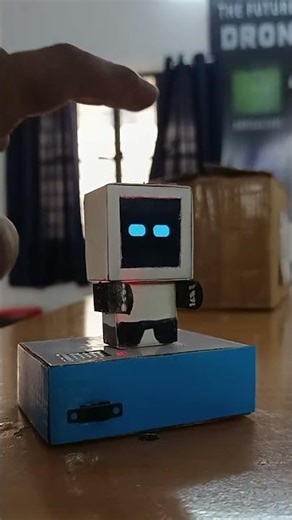 temperature based mini bot #arduino #arduinoproject #oleddisplay #robot #robotics