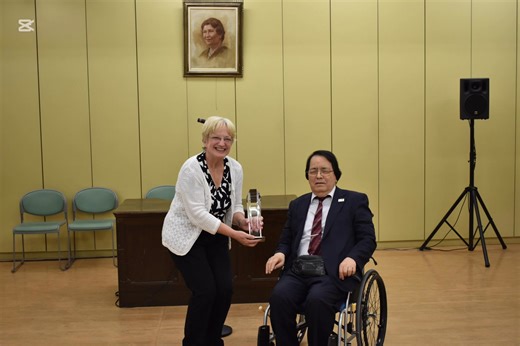 CWAJ is deeply honored to receive the 2025 Helen Keller Sullivan Award from the Tokyo Helen Keller Association in recognition of our long-time work with the visually impaired community in Japan. For 50 years, our Volunteers for the Visually Impaired (VVI) have promoted inclusion through education, English conversation, and tactile art experiences. Thank you to all volunteers, scholars, and supporters who make this mission possible. 日本ヘレン・ケラー協会より「2025年度ヘレン・ケラー・サリバン賞」を授与されました。 50年間にわたり、視覚障害のある方々と共