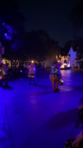 ✨ The 7 Dwarfs LIGHT UP Disney’s Electrical Parade! 🏰⚡️