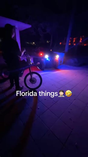 Florida is different let’s just say that🤣🤌🏻 #florida #wild #viral #fyp #cops