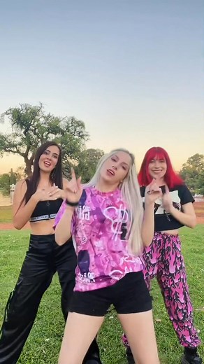 Traje a @adrilatinatv y @Rochi Music 💕 | Ethan Evelyn