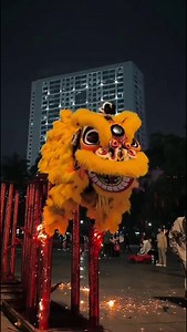 113 reactions | Chinese lion dance is divided into northern and southern styles. Among them, Xingshi belongs to the southern tradition. This Han Chinese folk art integrates martial arts, dance, and music into a unified cultural performance. In 2006, Xingshi was inscribed into the China’s National Intangible Cultural Heritage List. #liondance #Guangdong #chineseintangibleculturalheritage #chinafolkculture #Xingshi Credit to DAJI88897 on douyin. | wowourheritage | Facebook