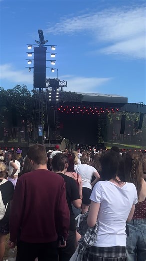 girl in red performing at hyde park, london #foryoupage #foryou #concert #fangirl #girlinred