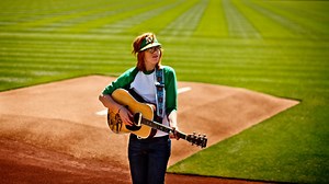 Brett Dennen "Comeback Kid (That's My Dog)" official music video