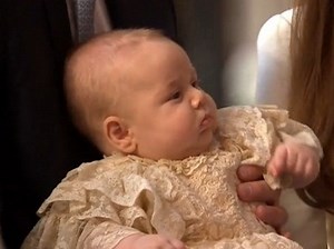 Baptême du Prince George : découvrez les images de Kate Middleton et du royal baby (video)