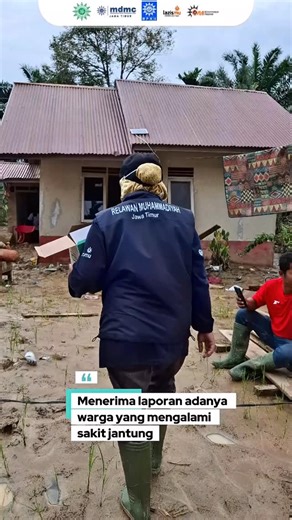 Lembaga Resiliensi Bencana PWM Jawa Timur on Instagram: "Relawan Muhammadiyah Jawa Timur menerima informasi adanya warga terdampak banjir di Desa Babo, Kec. Bandar Pusaka yang memiliki gangguan jantung. Tim medis bergegas menuju lokasi untuk memastikan kondisi beliau. Pemantauan intensif dan pengecekan kesehatan berkala juga dilakukan tim medis agar beliau mendapatkan pemenuhan kebutuhan obat-obatan yang diperlukan. #relawan #kesehatan #medis #mdmc #muhammadiyah #jawatimur #mdmcjatim #acehtamian