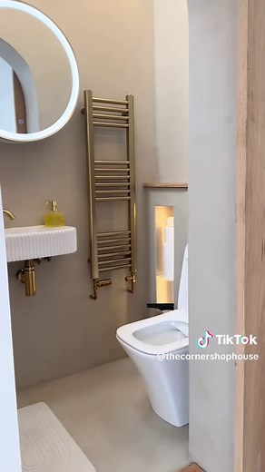 Building a Creative 1m Wide Ensuite Bathroom