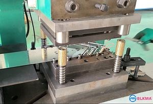 [Hot Item] HVAC Duct Tdf Corner Punching Forming Machine, Square Duct Corner Production Line