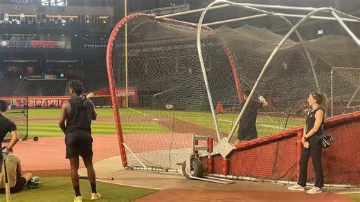There’s a teenager hitting home runs at Chase Field. The Diamondbacks agreed to terms with Korean two-way prospect Jun-Sang Eom for the current 2026 international signing period.