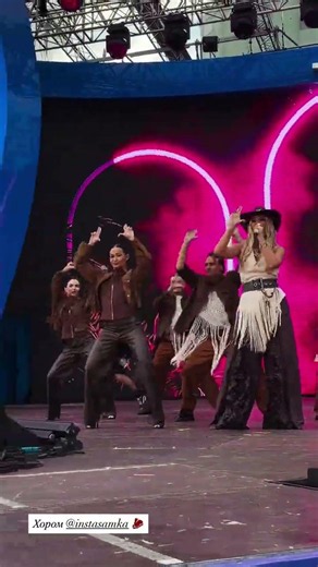 Olga Buzova - singing in chorus