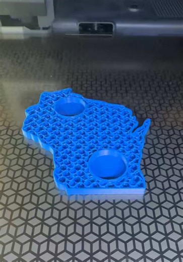 If you’ve ever wondered how to pause your print in the middle of a 3-D print project here’s a quick tutorial on how to do it #3dprinting #3dprinttok #3dprint #howtotiktok #trendytechdad