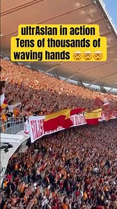 🔥 Incredible Scene from Galatasaray Fans! | UltrAslan’s Perfect Hand Choreo Shakes the Stadium 🇹🇷💛❤️