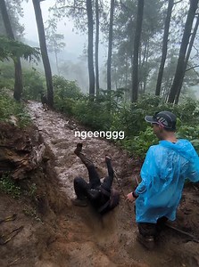 Trek Gunung Luhur Pasca Hujan