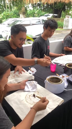 Oedel Batik in Bali on Instagram: "A calm day in Ubud 🌿✨ Recap from our Batik Painting Workshop at @pilates.ubud Stretch your body, relax your mind, then create your own batik art in a peaceful setting. Thank you to everyone who joined us 💛 Stay tuned for our next wellness x art experience."