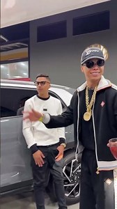 Nino Abravanel e kabrinha parando tudo no posto ! #ninoabravanel #kabrinha #chrysdias #saopaulo